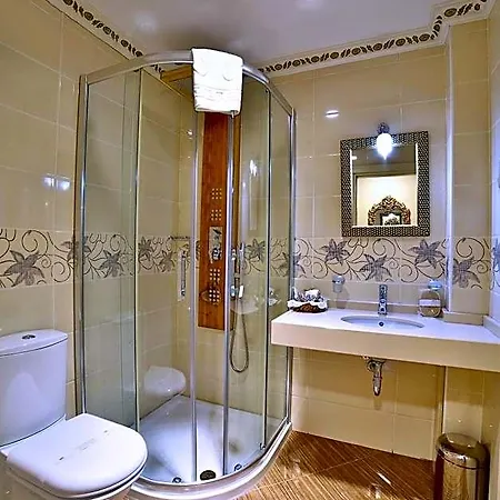 White House 4*